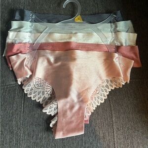 NWOT Adrienne Vittadini 5-pack, Women’s L